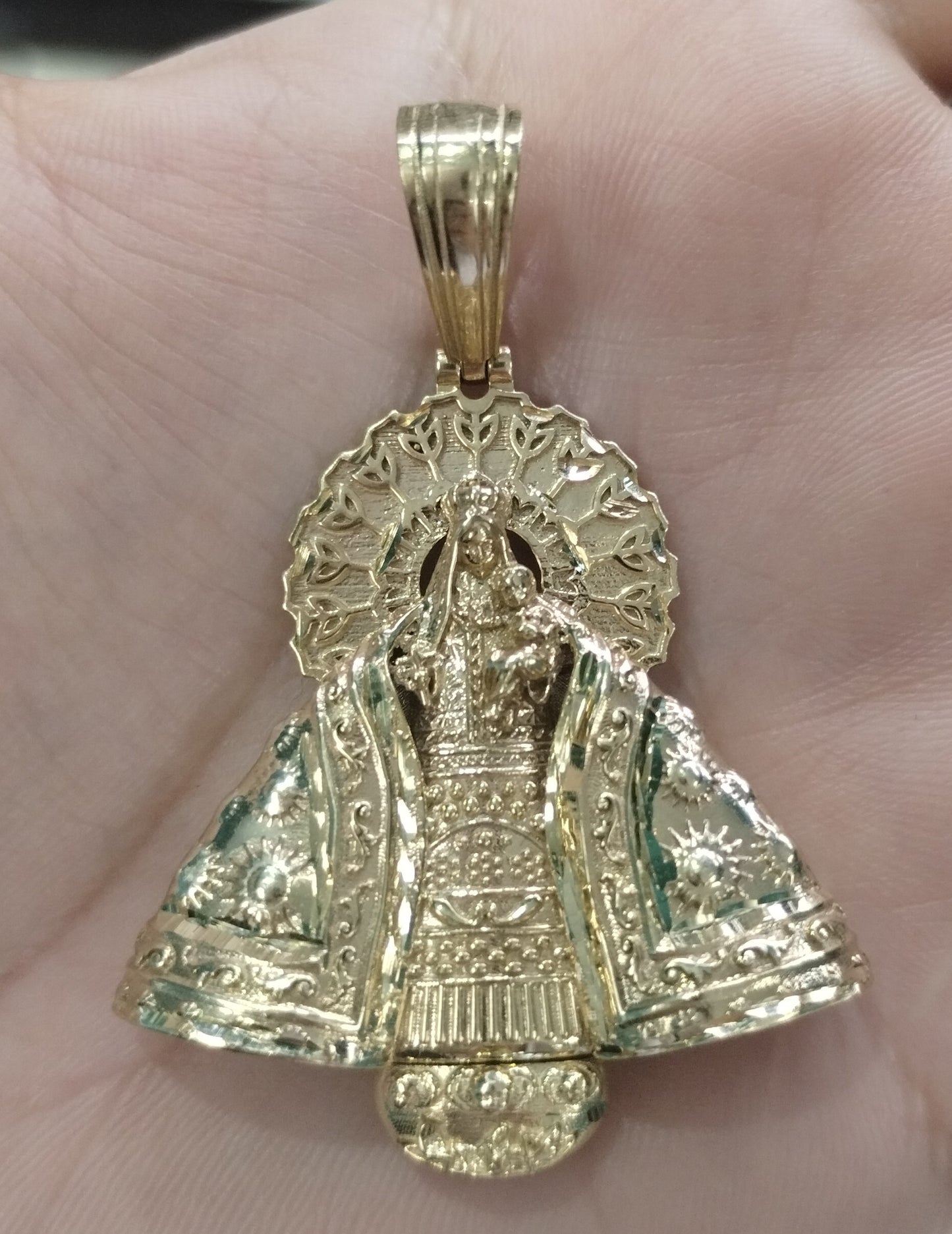 10K SOLID PENDANT VIRGIN CARIDAD